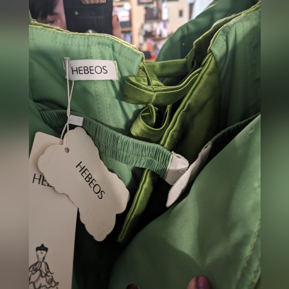 Elegant Olive Green Prom Dress with Floral Appliqué - Picture 8 of 12